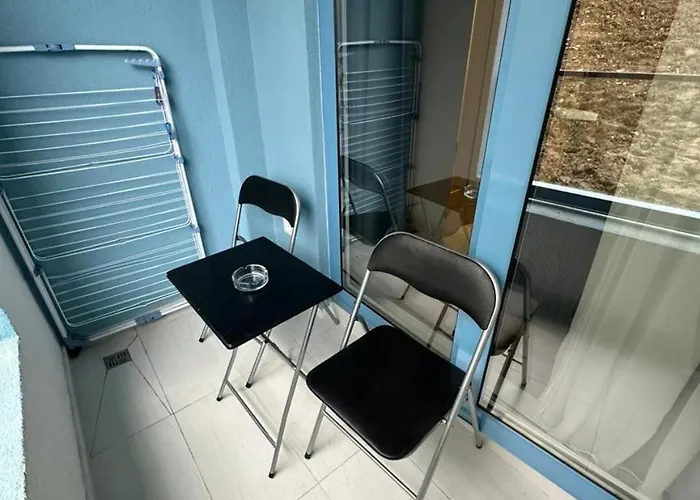 Blin Underground Parking Available 公寓